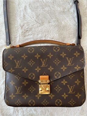 Authentic LV Pochette Métis Monogram Canvas Crossbody Bag Brown Gold Hardware